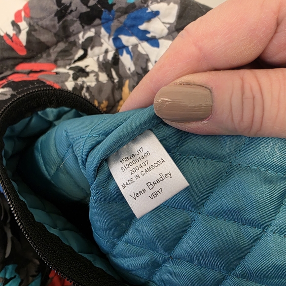 Vera Bradley Retired Pattern "SPLASH FLORAL" Large Duffle Bag, Great For Travel - Picture 10 of 13